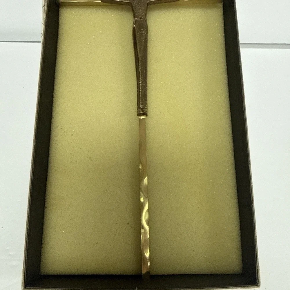 Vintage bronze/brass cross crucifix with hanging hook 10